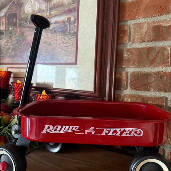 Vintage 1970’s Miniature Radio Flyer Red Wagon with Classic Style - Picture 3 of 6